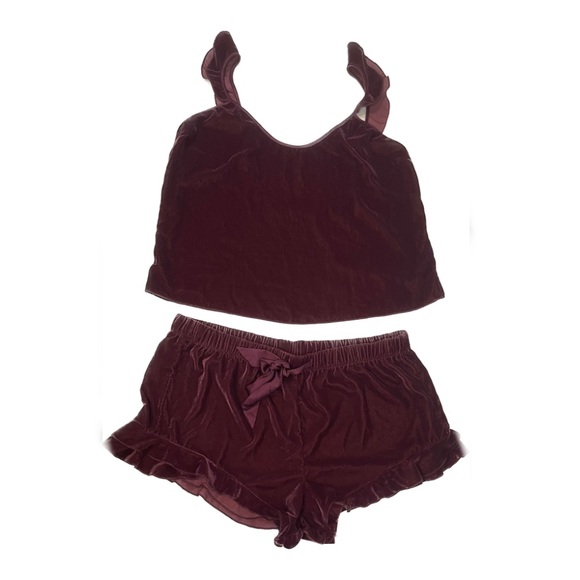 Victoria’s Secret Burgundy Velvet Velour Ruffle Hem Shorts & Cami pl’s Size M - Picture 4 of 13
